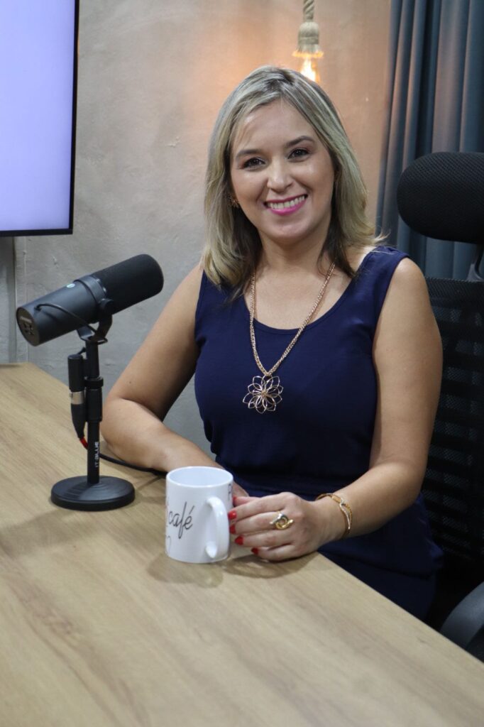Mel Morelli - Host do Podicafé