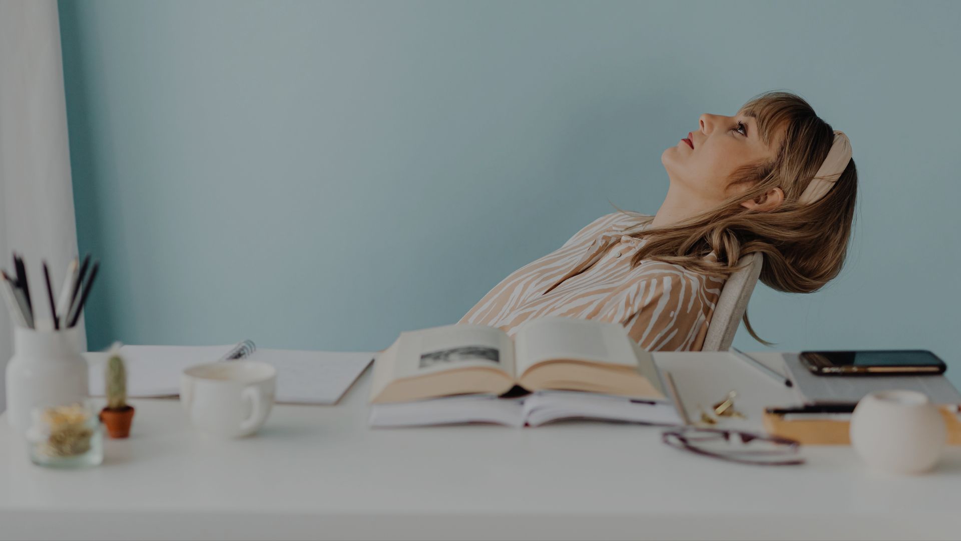 Descubra por que você não cresce no seu negócio mesmo sabendo o que fazer e aprenda como superar bloqueios emocionais e destravar resultados.