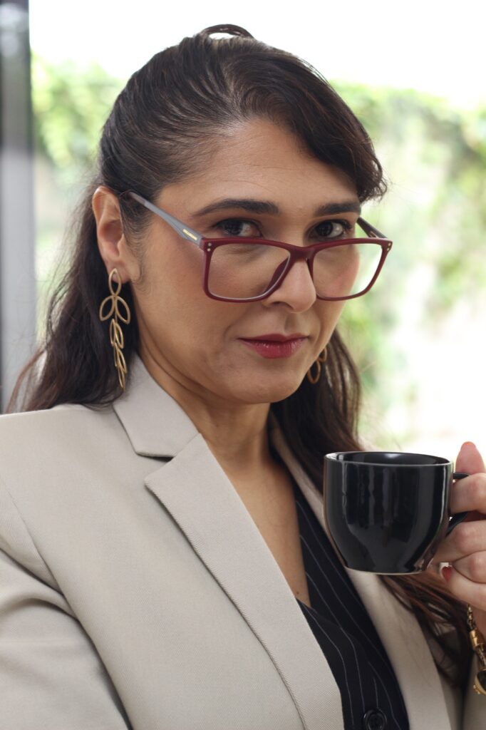 Angela Basini é empresária, especialista em fraudes corporativas e idealizadora da marca Café da Bisa, projeto que vem ganhando destaque no segmento de café brasileiro premium e cafés especiais para exportação